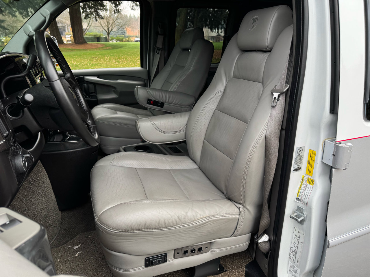 Used 2008 Chevrolet Express 1500 AWD w/ Preferred Equipment Group image 11