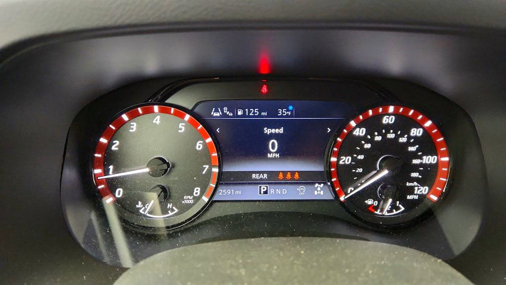 Used 2025 Nissan Frontier PRO-4X AWD/4WD image 13