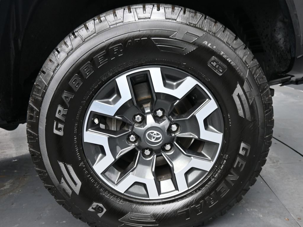 Used 2020 Toyota Tacoma TRD Off-Road AWD/4WD image 11