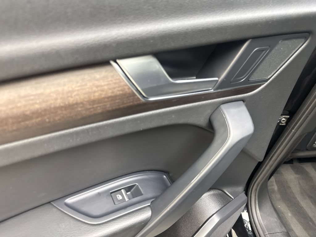 Used 2023 Audi Q5 2.0T Premium AWD/4WD image 40