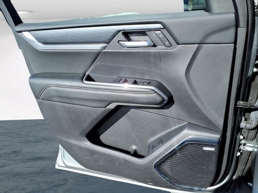 Used 2025 GMC Acadia Elevation FWD image 28