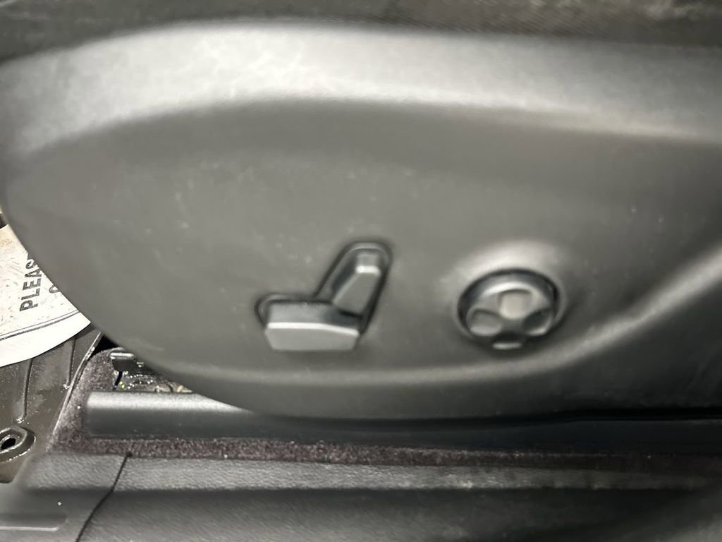 Used 2016 Jeep Cherokee Limited AWD/4WD image 10