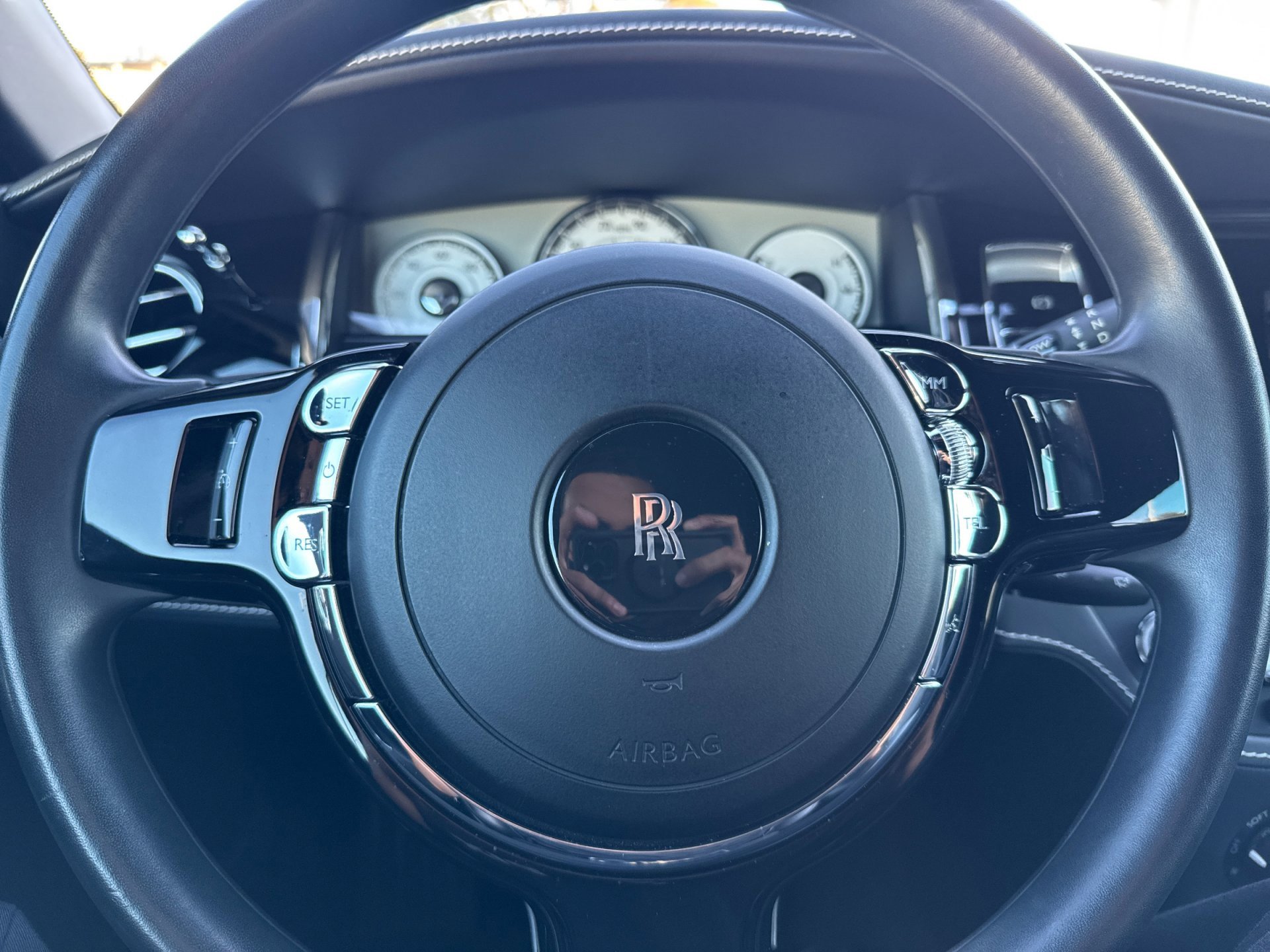 Used 2020 Rolls-Royce Dawn image 24
