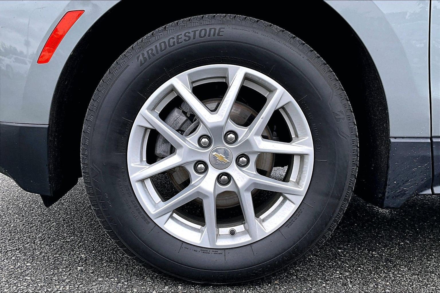 Used 2024 Chevrolet Equinox LT AWD/4WD image 9