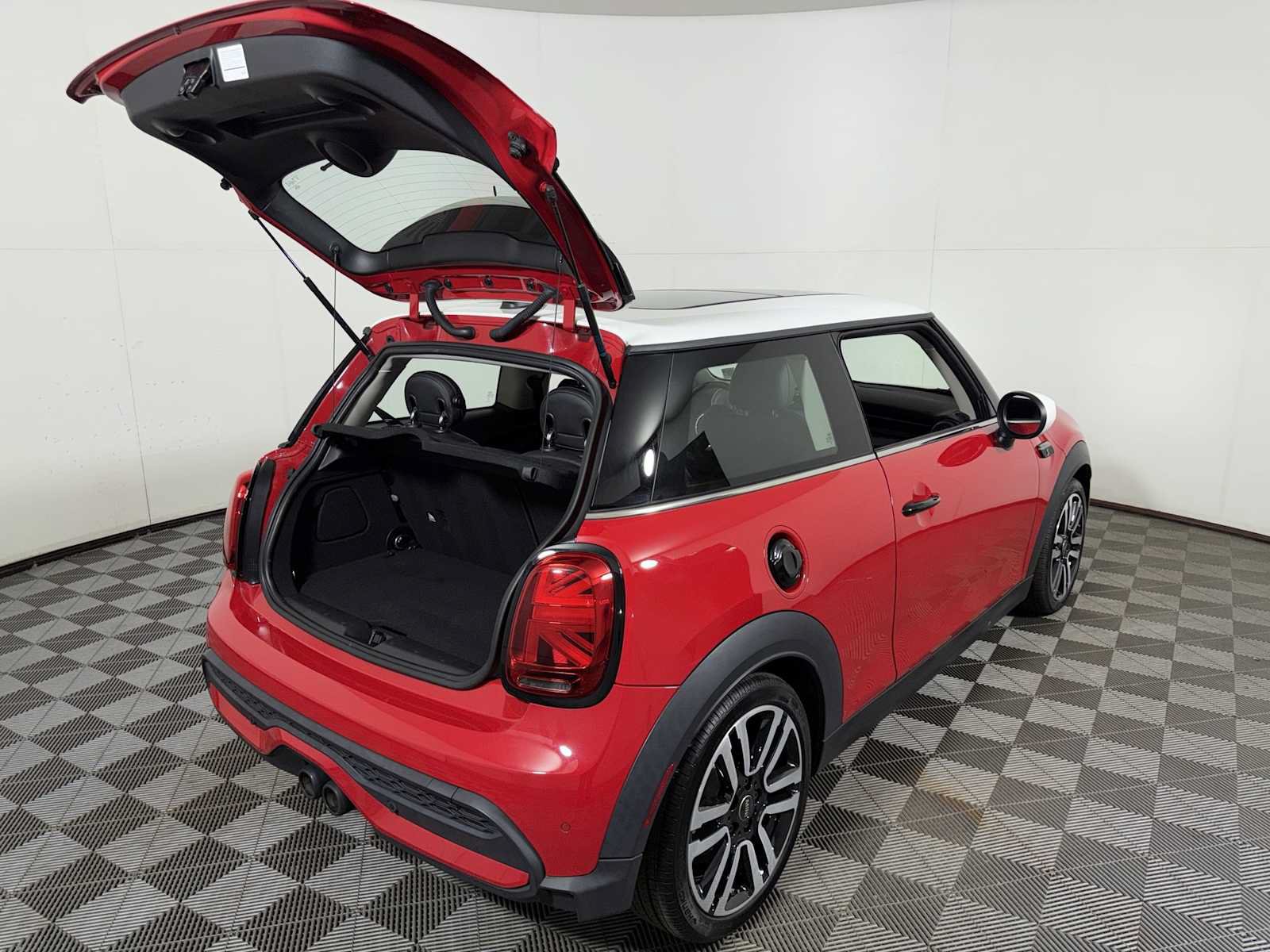 Used 2024 MINI Cooper S FWD image 23