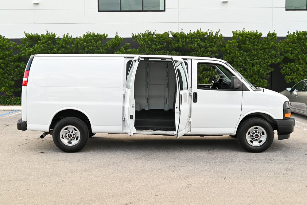 Used 2022 GMC Savana 3500 Extended w/ Driver Convenience Package RWD image 8