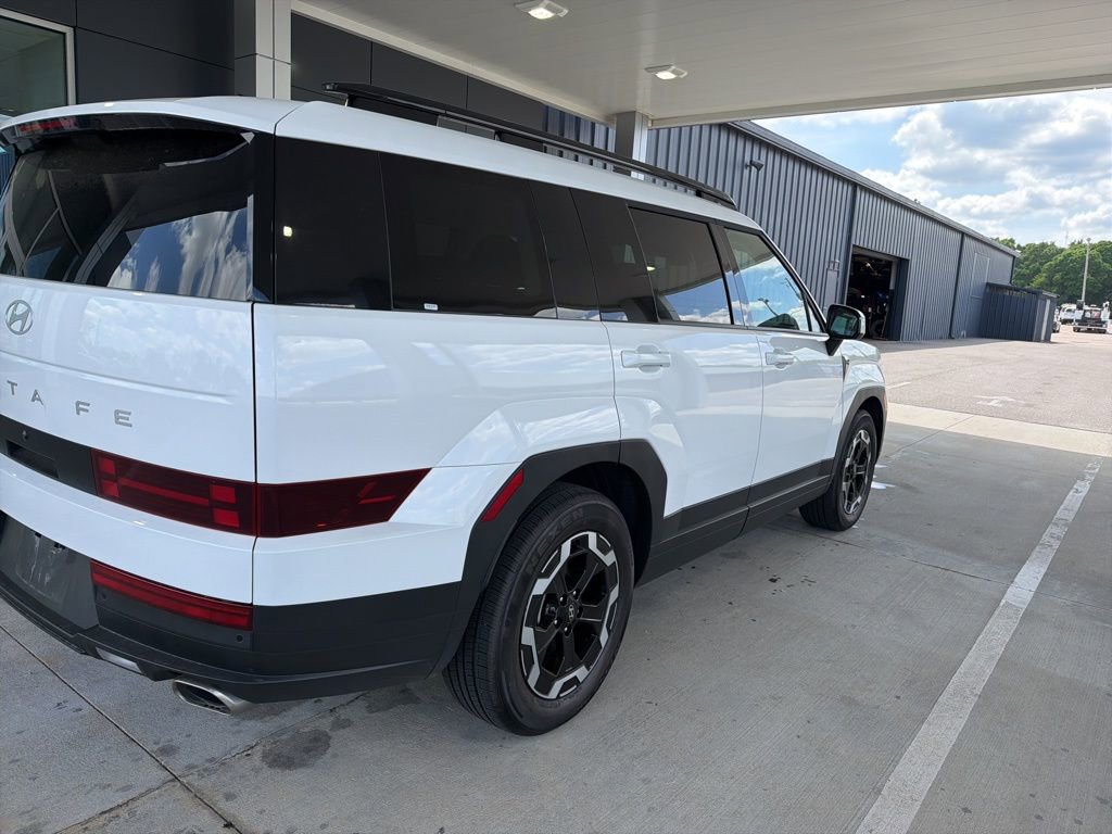 Used 2025 Hyundai Santa Fe SEL FWD image 4