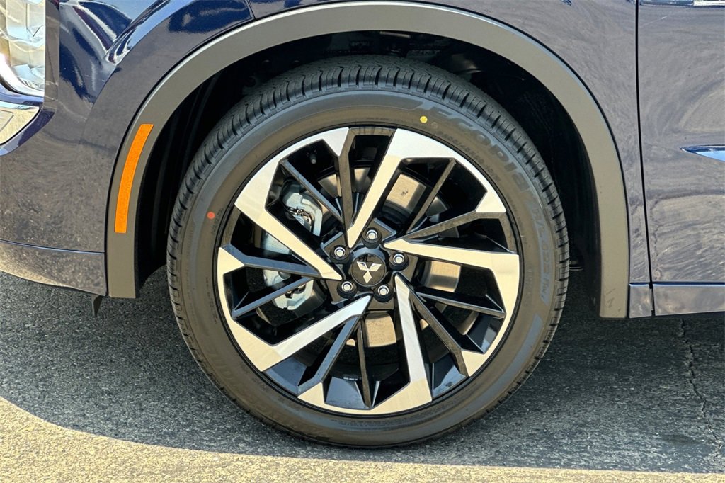New 2025 Mitsubishi Outlander SEL image 24