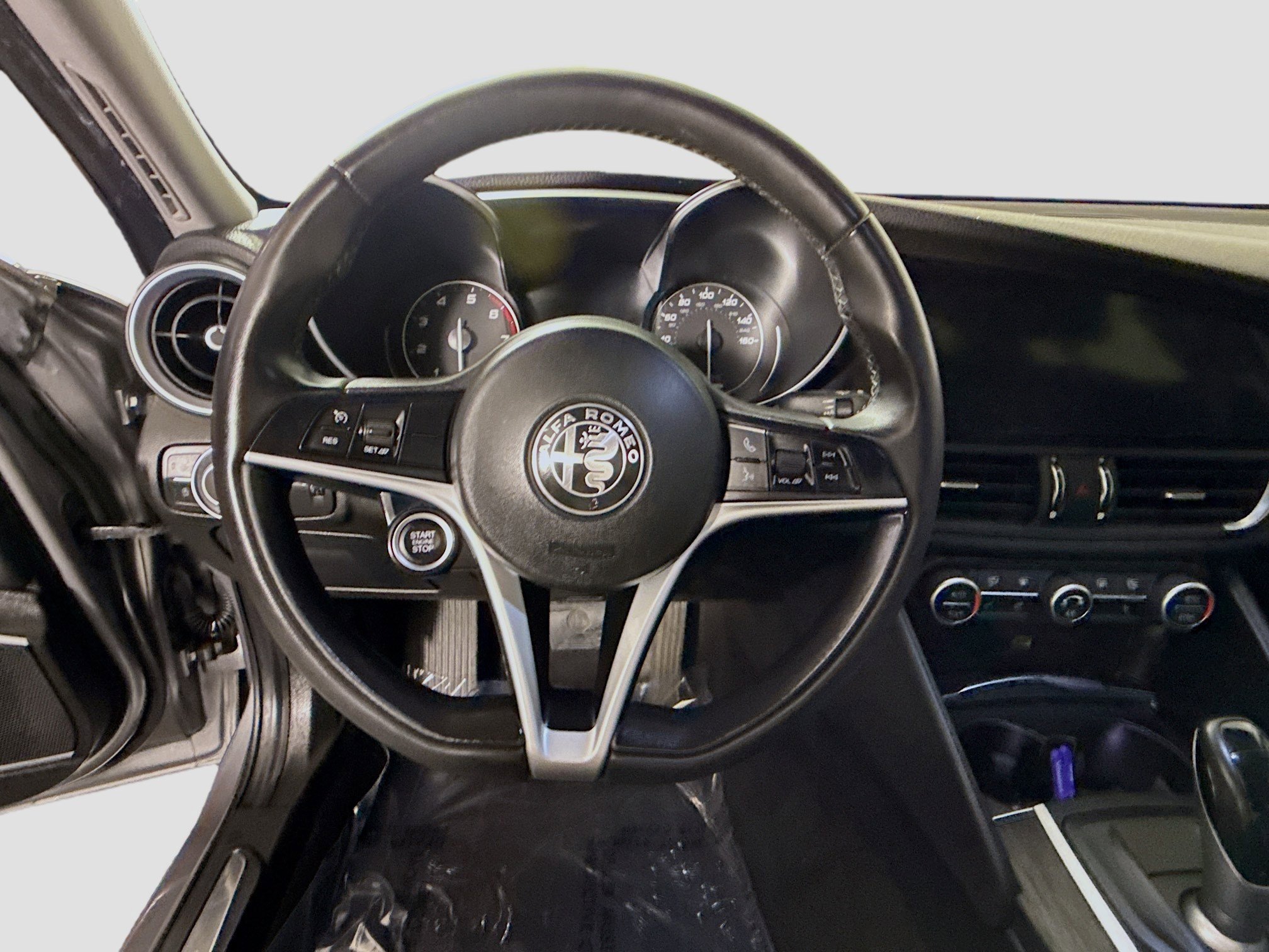 Used 2019 Alfa Romeo Giulia Base image 13