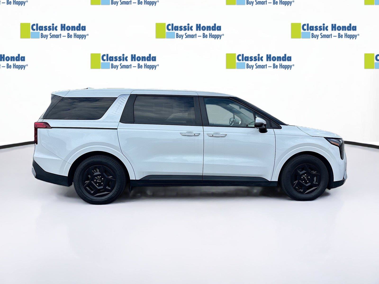 Used 2025 Kia Carnival FWD image 9