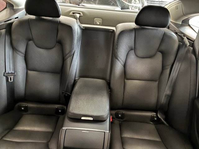 Used 2023 Volvo S90 B6 Plus image 32