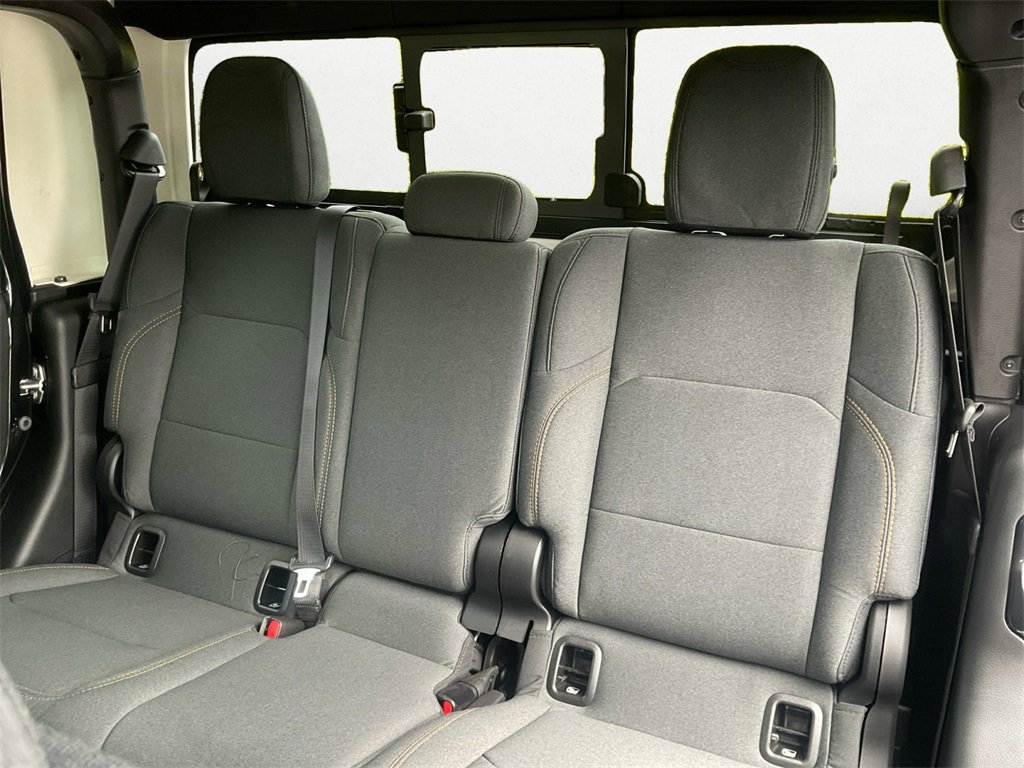 New 2025 Jeep Gladiator Sport image 9