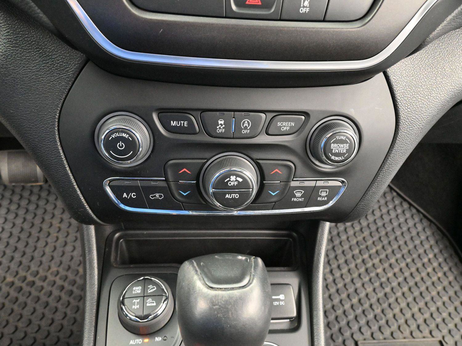 Used 2022 Jeep Cherokee Trailhawk w/ Trailer Tow Group AWD/4WD image 22