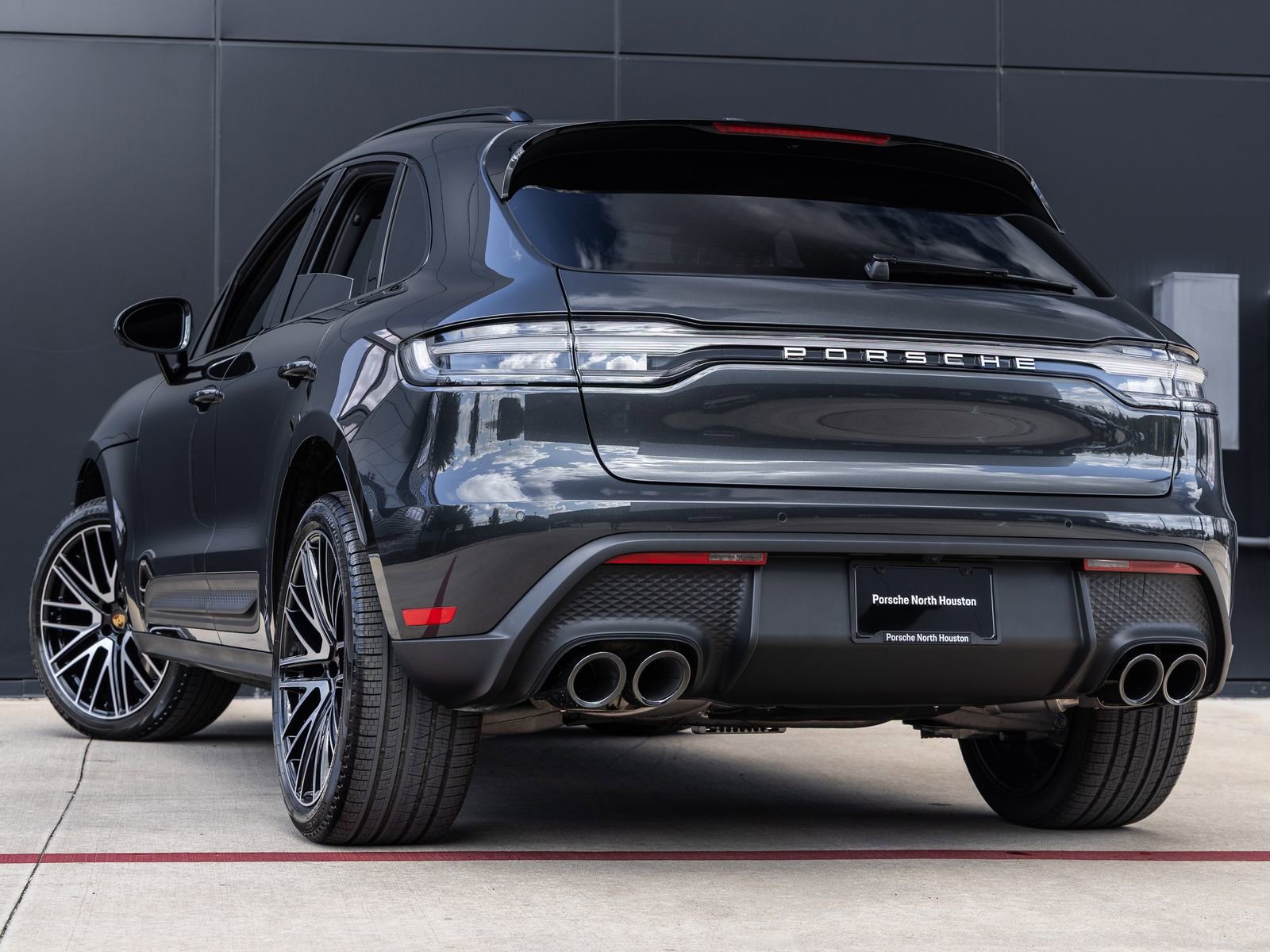 Certified 2026 Porsche Macan AWD/4WD image 3