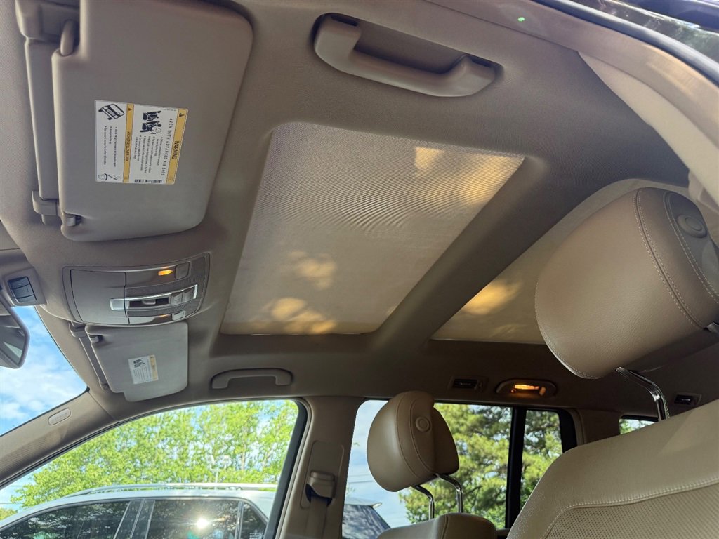 Used 2016 Mercedes-Benz GL 550 4MATIC image 12