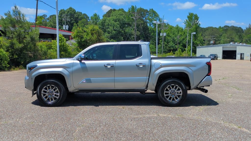 Used 2024 Toyota Tacoma Limited w/ Limited Package (LT) AWD/4WD image 8