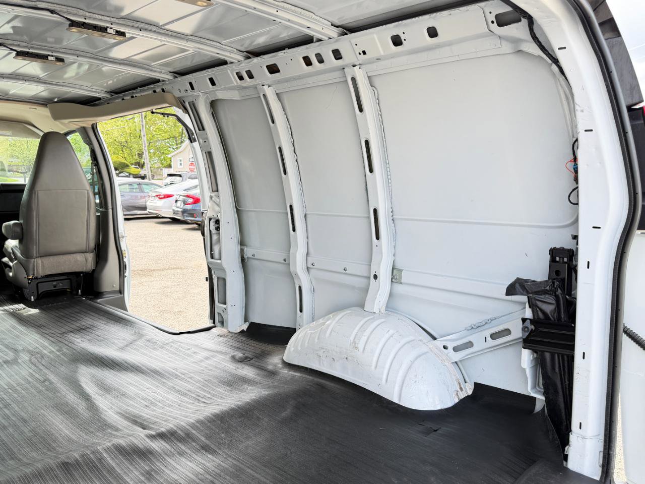 Used 2025 Chevrolet Express 2500 Extended w/ Driver Convenience Package RWD image 29