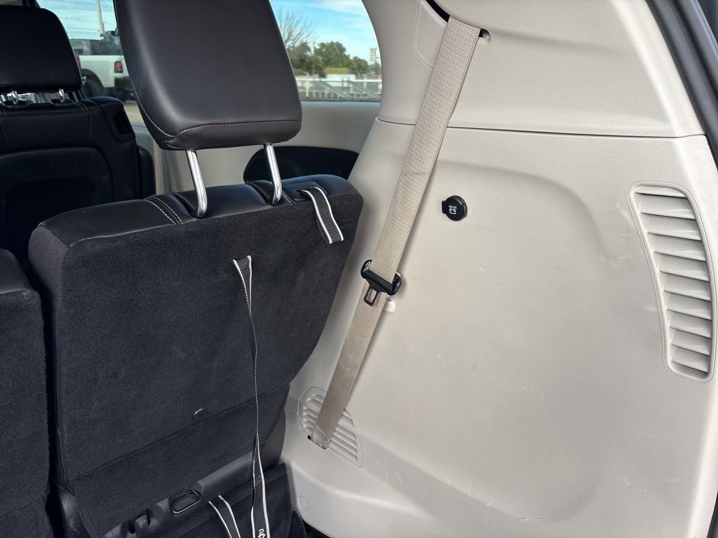 Used 2024 Chrysler Pacifica Touring-L image 44