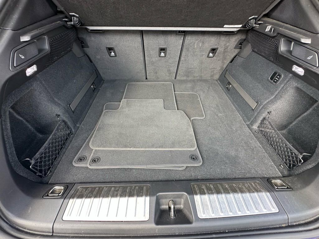 Certified 2025 Porsche Macan 4 Electric image 41