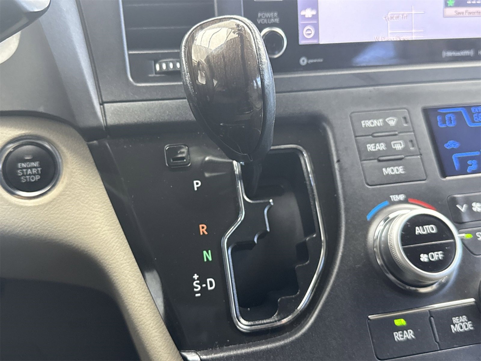 Used 2018 Toyota Sienna XLE w/ XLE Navigation Package image 26