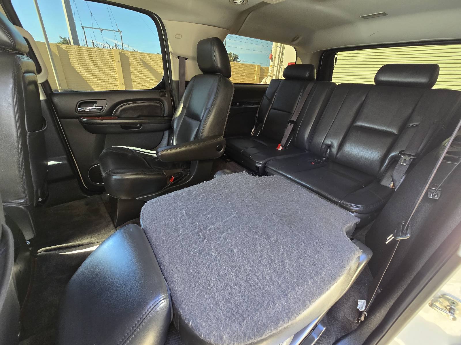 Used 2012 Cadillac Escalade ESV Premium AWD/4WD image 11