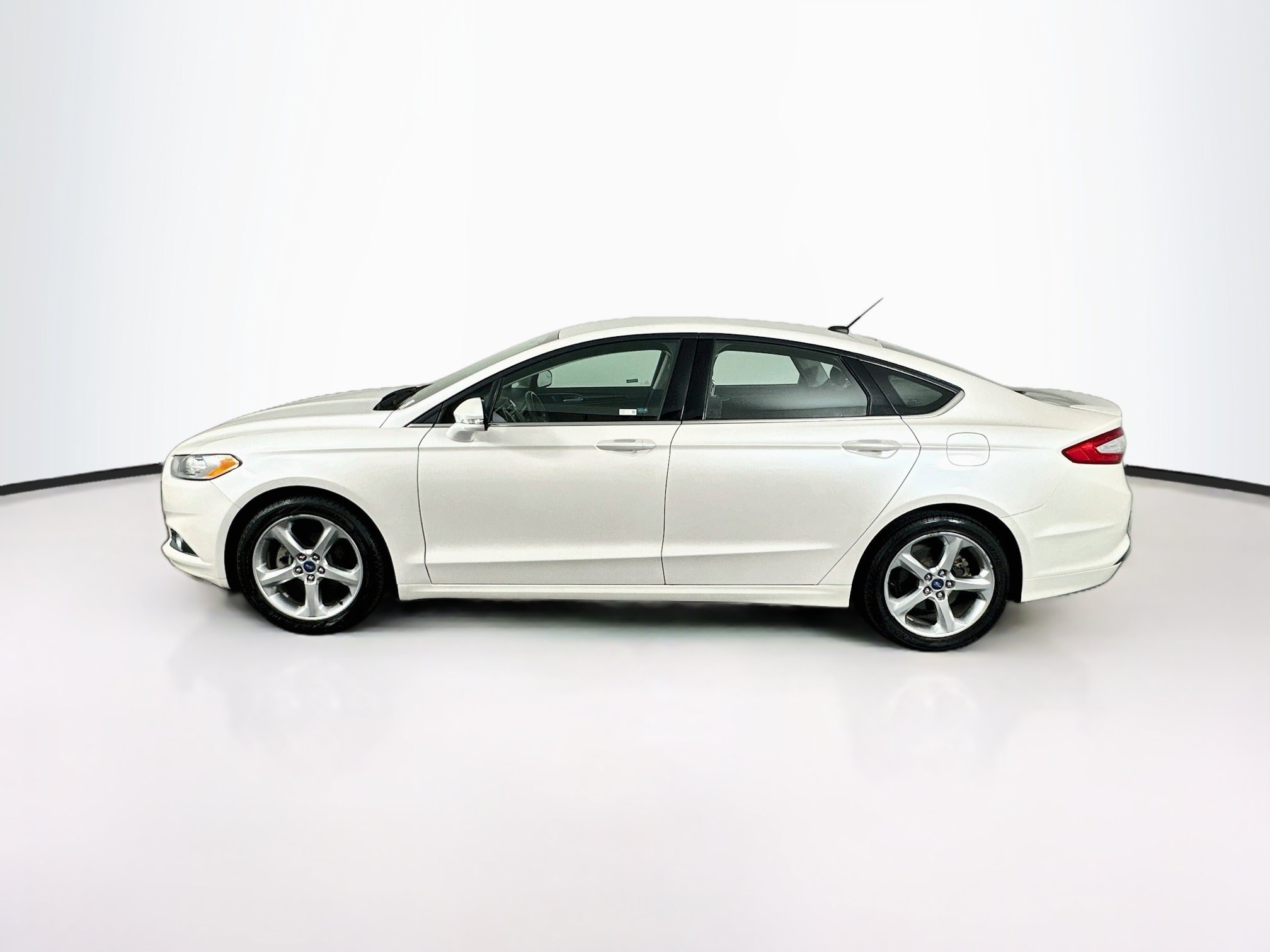 Used 2013 Ford Fusion SE FWD image 4