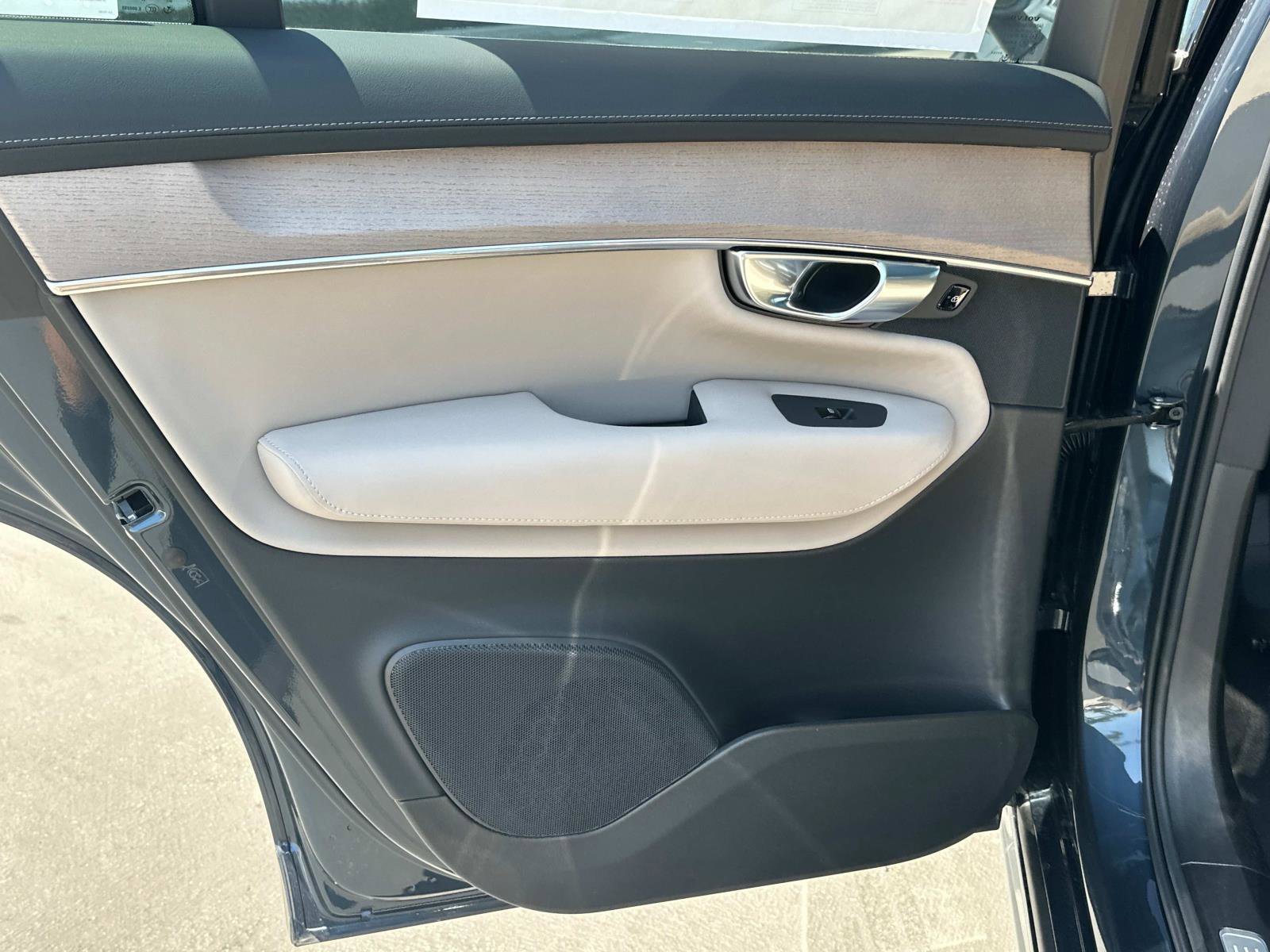 New 2026 Volvo XC90 T8 Plus image 16