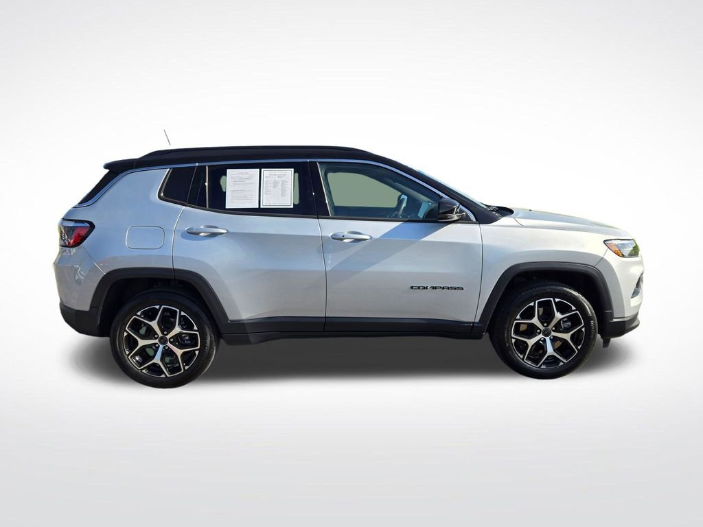 Used 2025 Jeep Compass Limited AWD/4WD image 2