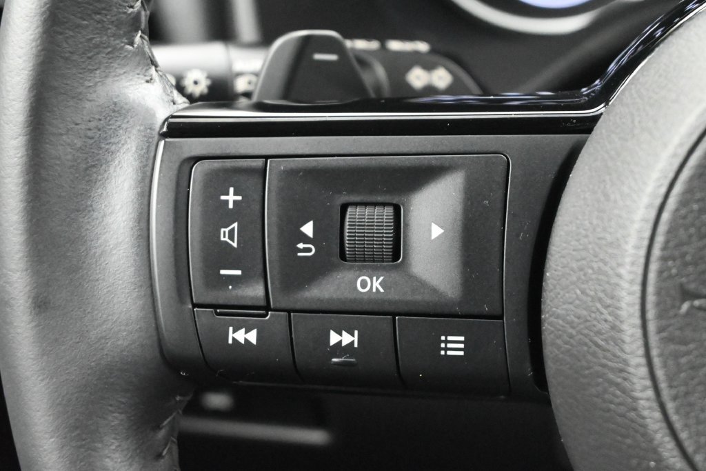 Used 2023 Nissan Rogue SV w/ SV Premium B Package FWD image 6