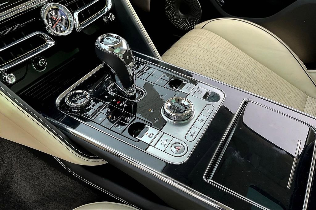 Used 2022 Bentley Flying Spur V8 image 18