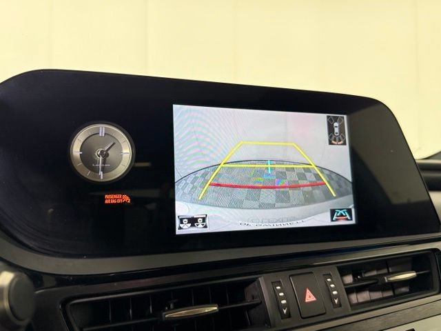 Certified 2022 Lexus ES 300h w/ Premium Package FWD image 22
