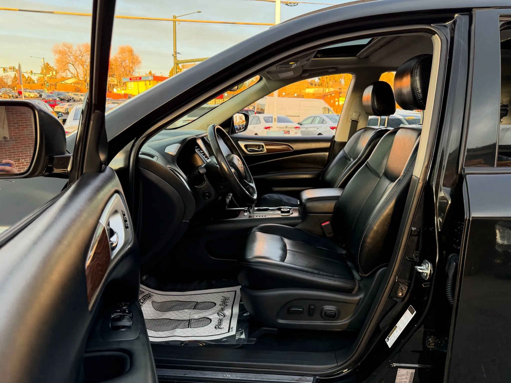 Used 2018 Nissan Pathfinder Platinum w/ Cargo Package image 14