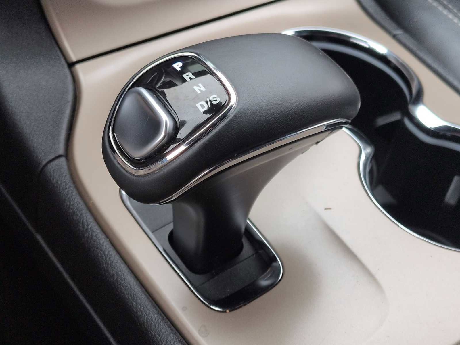 Used 2015 Jeep Grand Cherokee Limited image 34