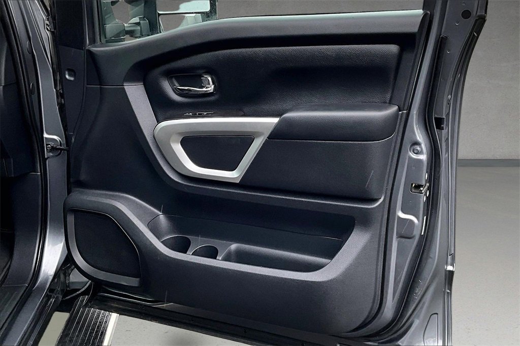 Used 2020 Nissan Titan SV w/ SV Convenience Package image 27