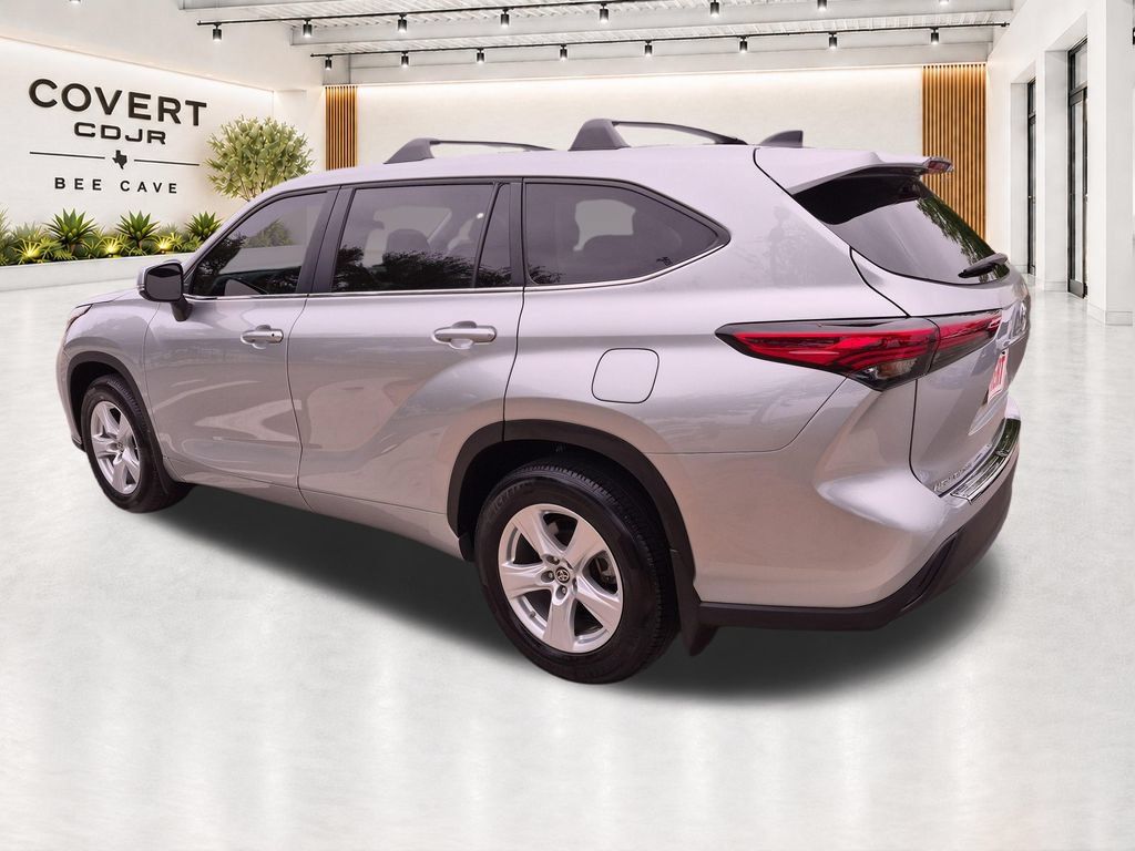 Used 2023 Toyota Highlander L FWD image 9
