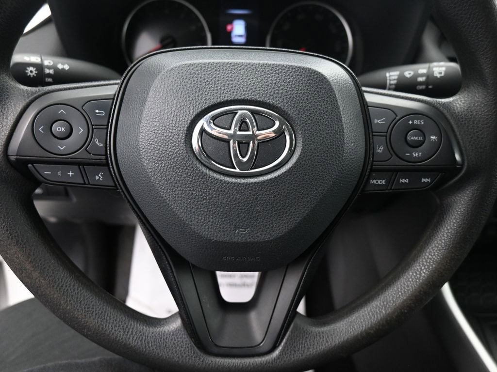 Used 2021 Toyota RAV4 LE image 16