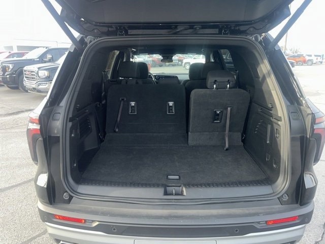 Used 2025 Chevrolet Traverse LT image 38