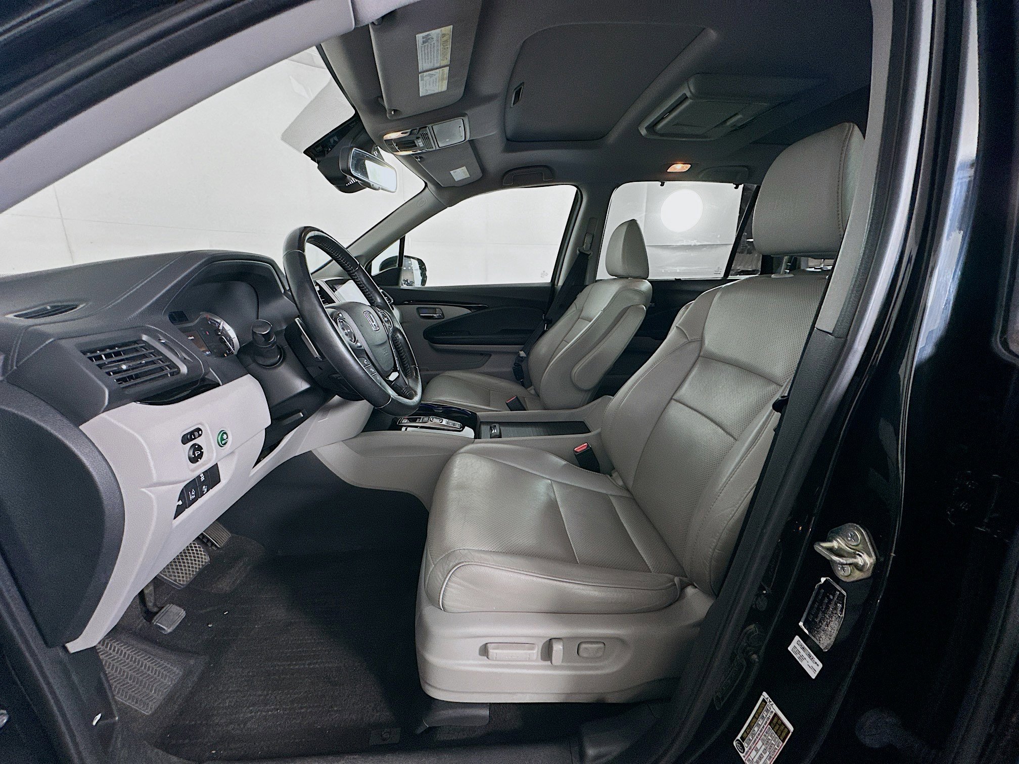 Used 2017 Honda Pilot Elite image 13