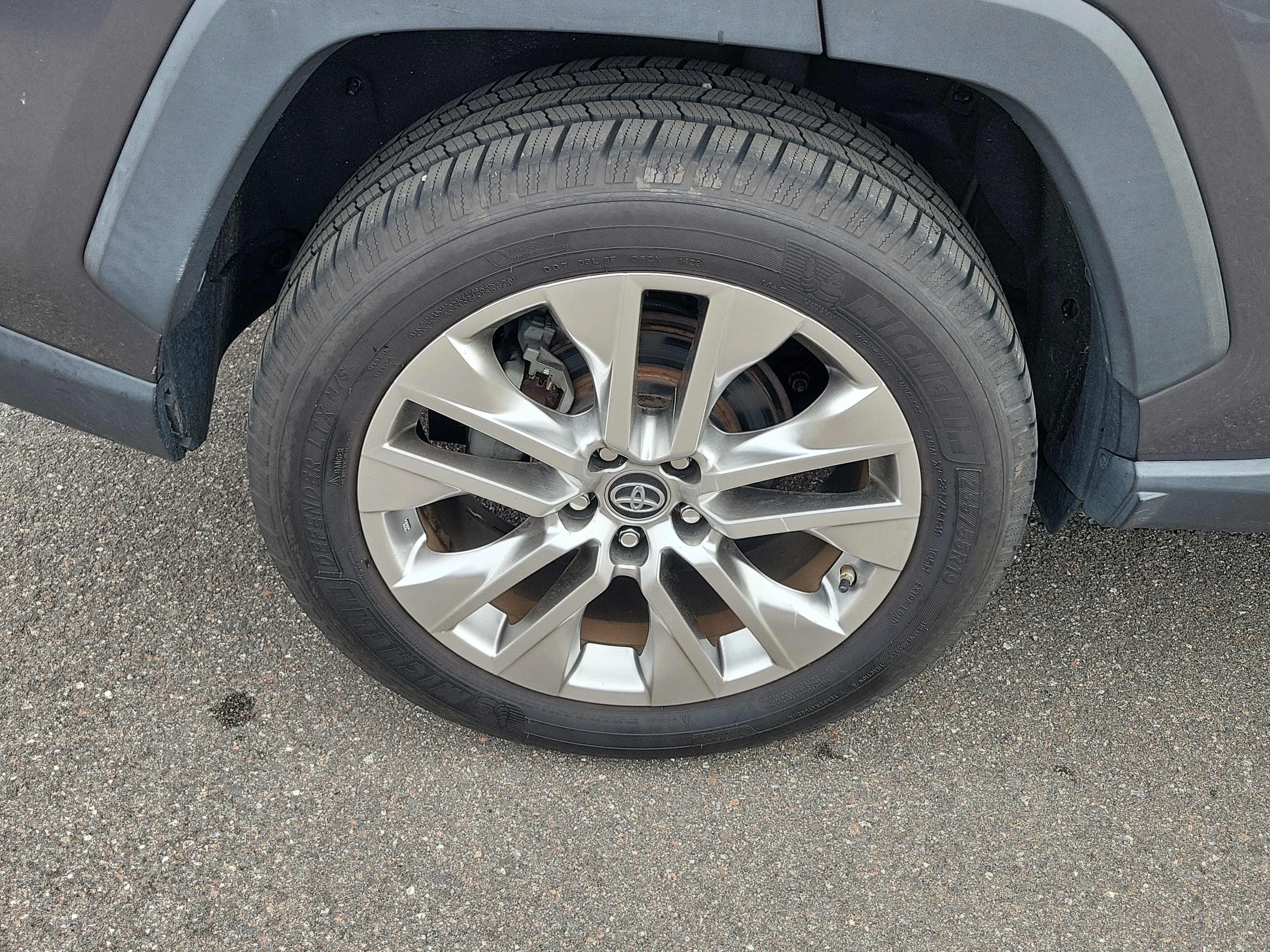 Used 2019 Toyota RAV4 XLE Premium image 42