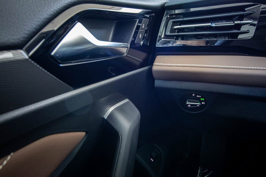 New 2026 Volkswagen Jetta SEL FWD image 32