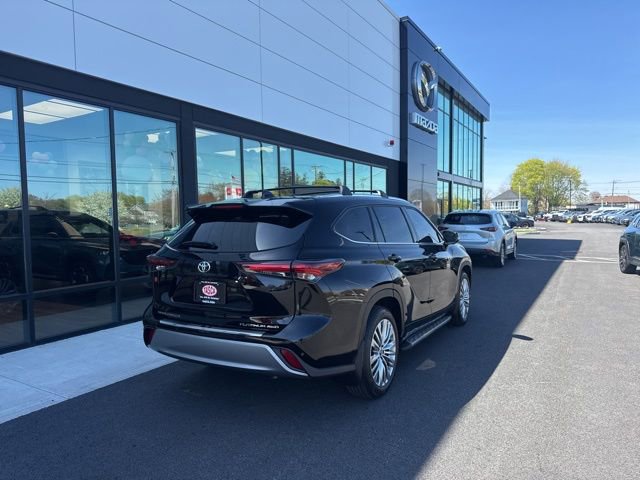 Used 2024 Toyota Highlander Platinum AWD/4WD image 3