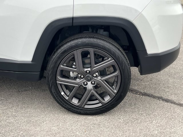 Used 2026 Jeep Compass Latitude AWD/4WD image 14