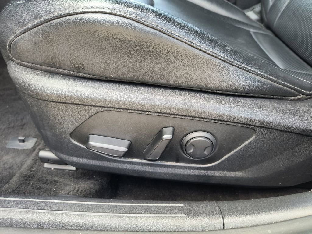 Used 2024 Hyundai Elantra Limited image 22