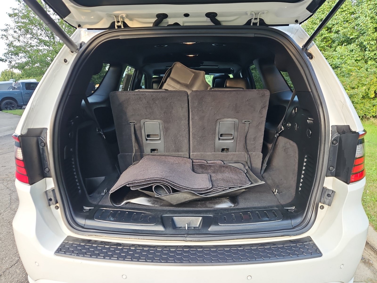 Used 2018 Dodge Durango R/T w/ Technology Group AWD/4WD image 16