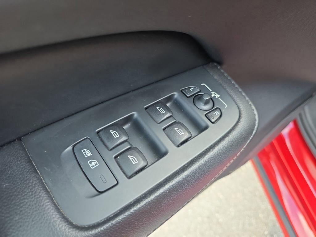 Used 2020 Volvo S60 T5 Momentum FWD image 24