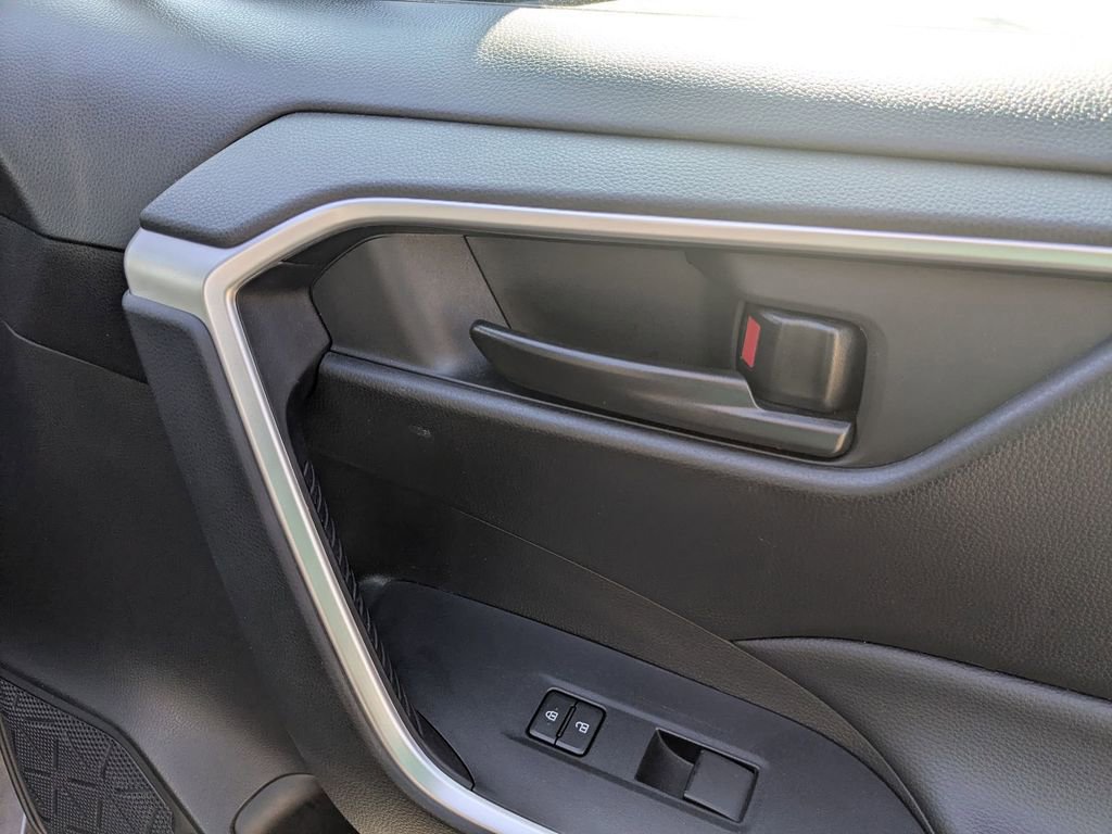 Used 2024 Toyota RAV4 LE image 31