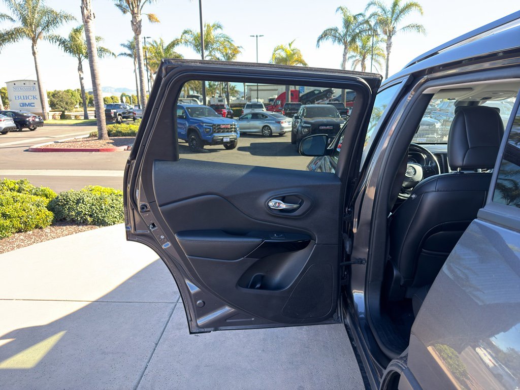 Used 2021 Jeep Cherokee Latitude Plus image 8