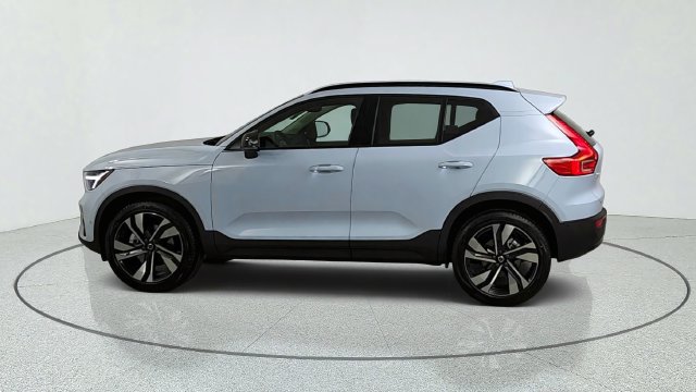 New 2026 Volvo XC40 B5 Plus w/ Climate Package AWD/4WD image 4