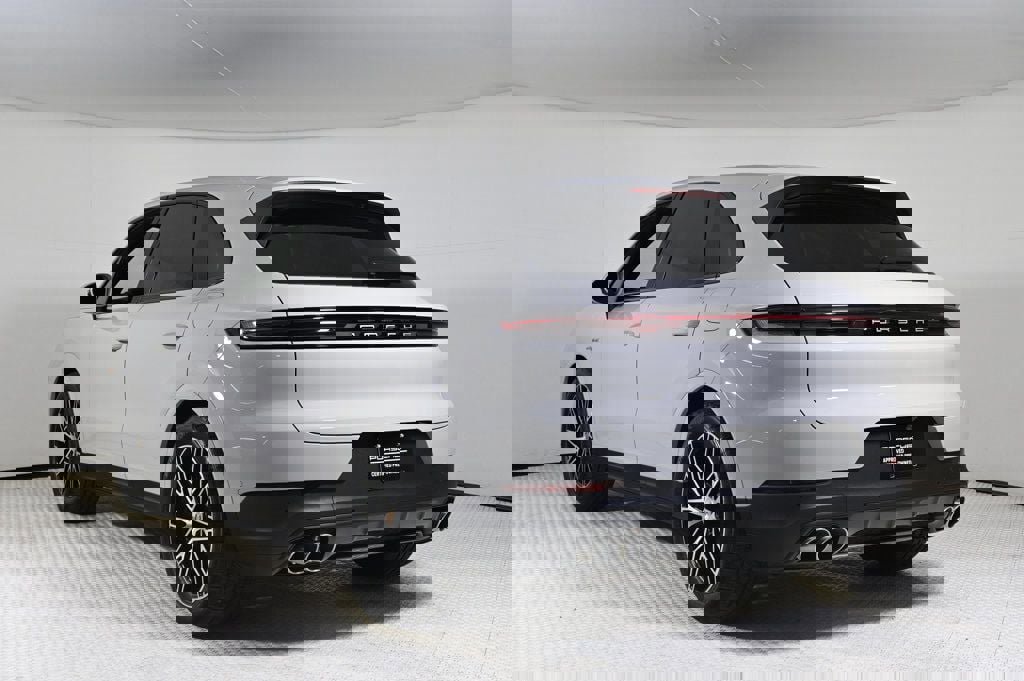 Certified 2025 Porsche Cayenne S image 3