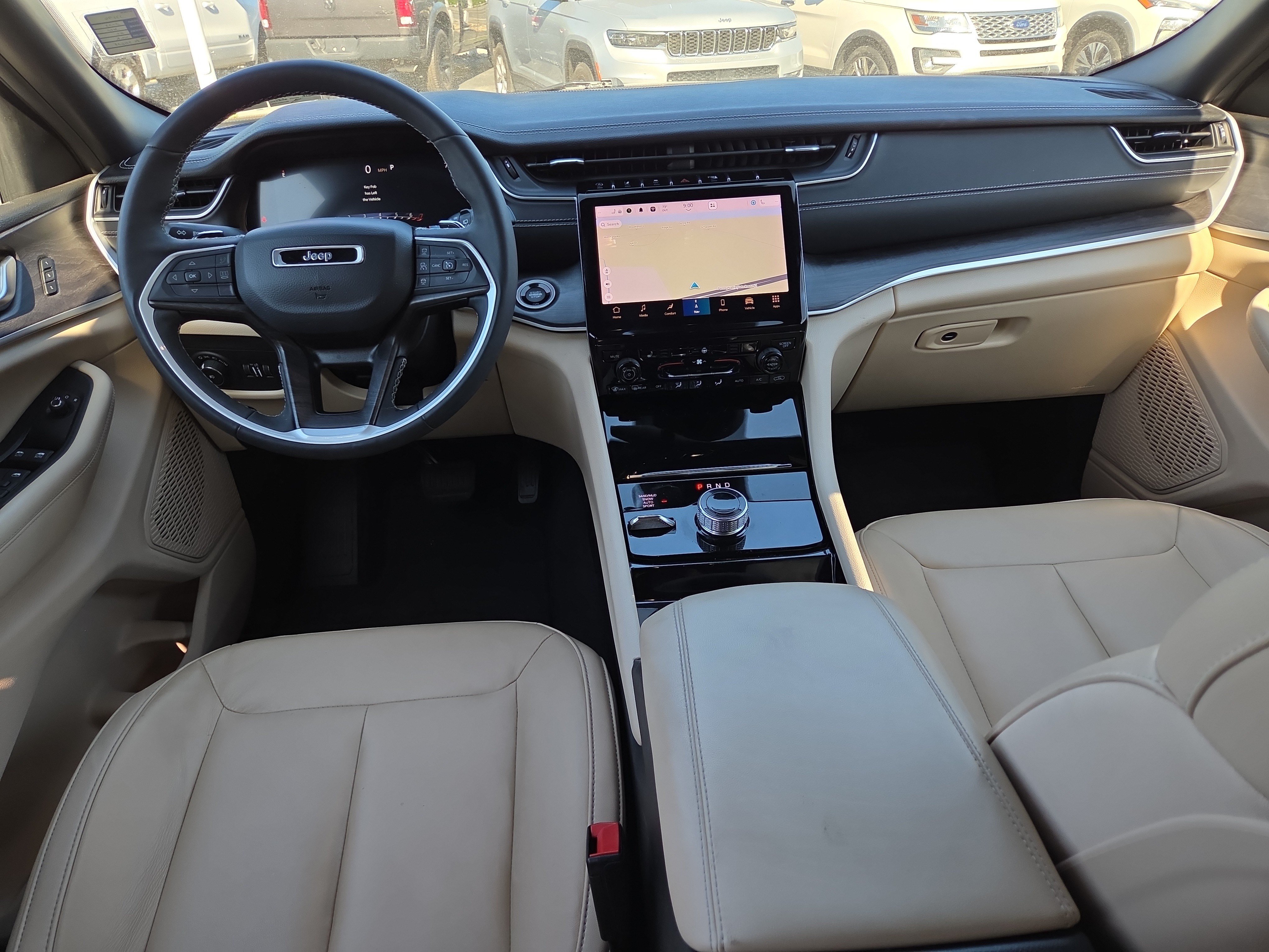 Used 2023 Jeep Grand Cherokee Limited AWD/4WD image 24